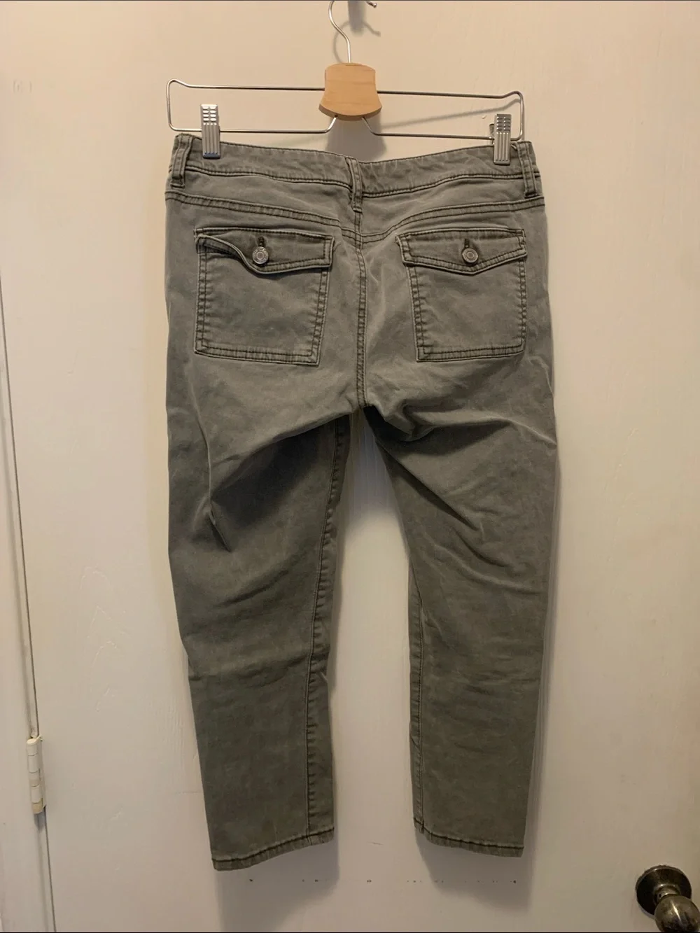 American Eagle Outfitters Olive Green Cargo Capris - Picture 4 of 4